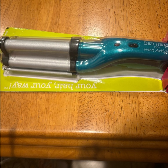 BED HEAD Ceramic Wave Artist Deep Waver for Beachy Waves, 15x9x7 Inch - Picture 2 of 4